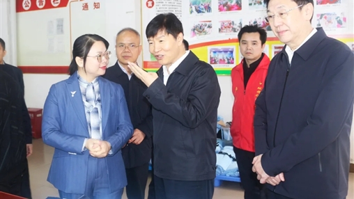 廣西壯族自治區(qū)黨委委員、常委、副書記劉小明蒞臨百裕集團(tuán)環(huán)江車間調(diào)研